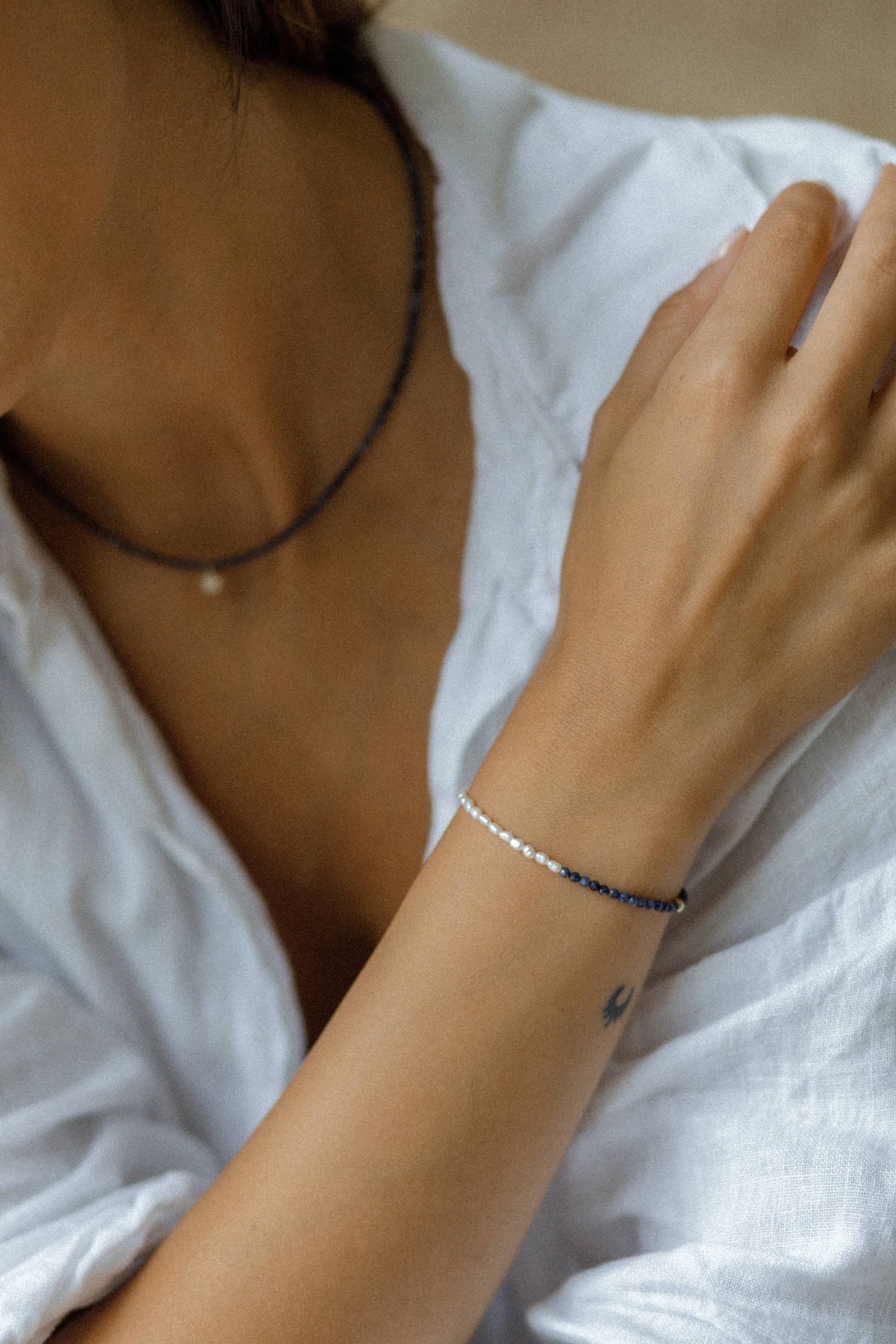 Zierliches Saphir Und Perlen 14K Massivgold Armband. September Geburtsstein Muttertagsgeschenk. Geschenke Für Sie Zierliches Saphir Und Perlen 14K Massivgold Armband. September Geburtsstein Muttertagsgeschenk. Geschenke Für Sie von BellaSherban