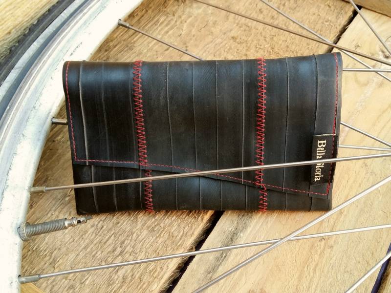 Einzigartiger Beutel Aus Recycelten Fahrradrüsen, Vegan Ooak-Tasch, Gehäketer Schwarzer | V212R von BellaStoria777
