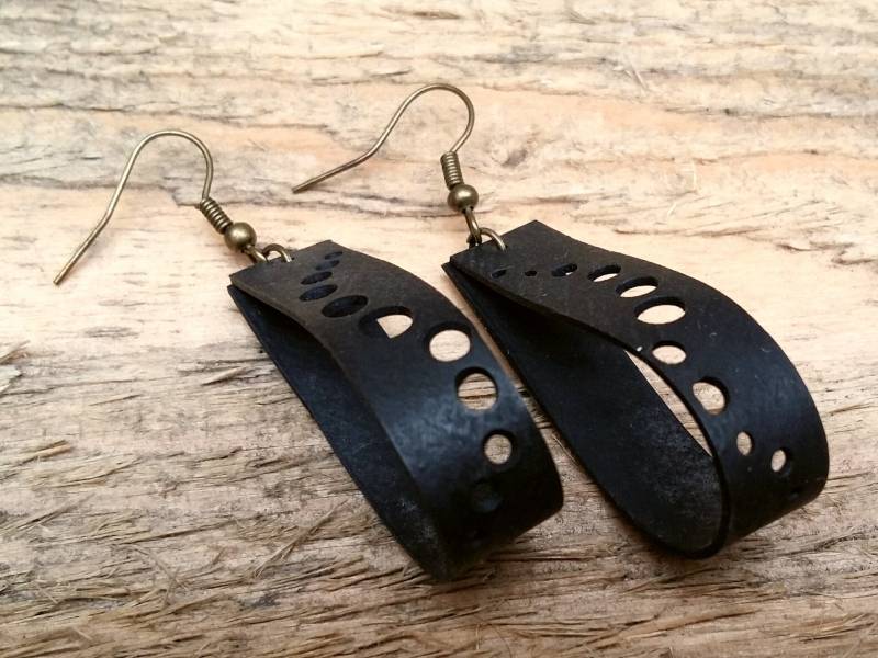 Ooak Vegan Schwarz Baumeln Ohrringe, Einzigartige Schlauch Gummi-Upcycling-Schmuck Aus Recycelten Fahrradschläuchen | V999J von BellaStoria777