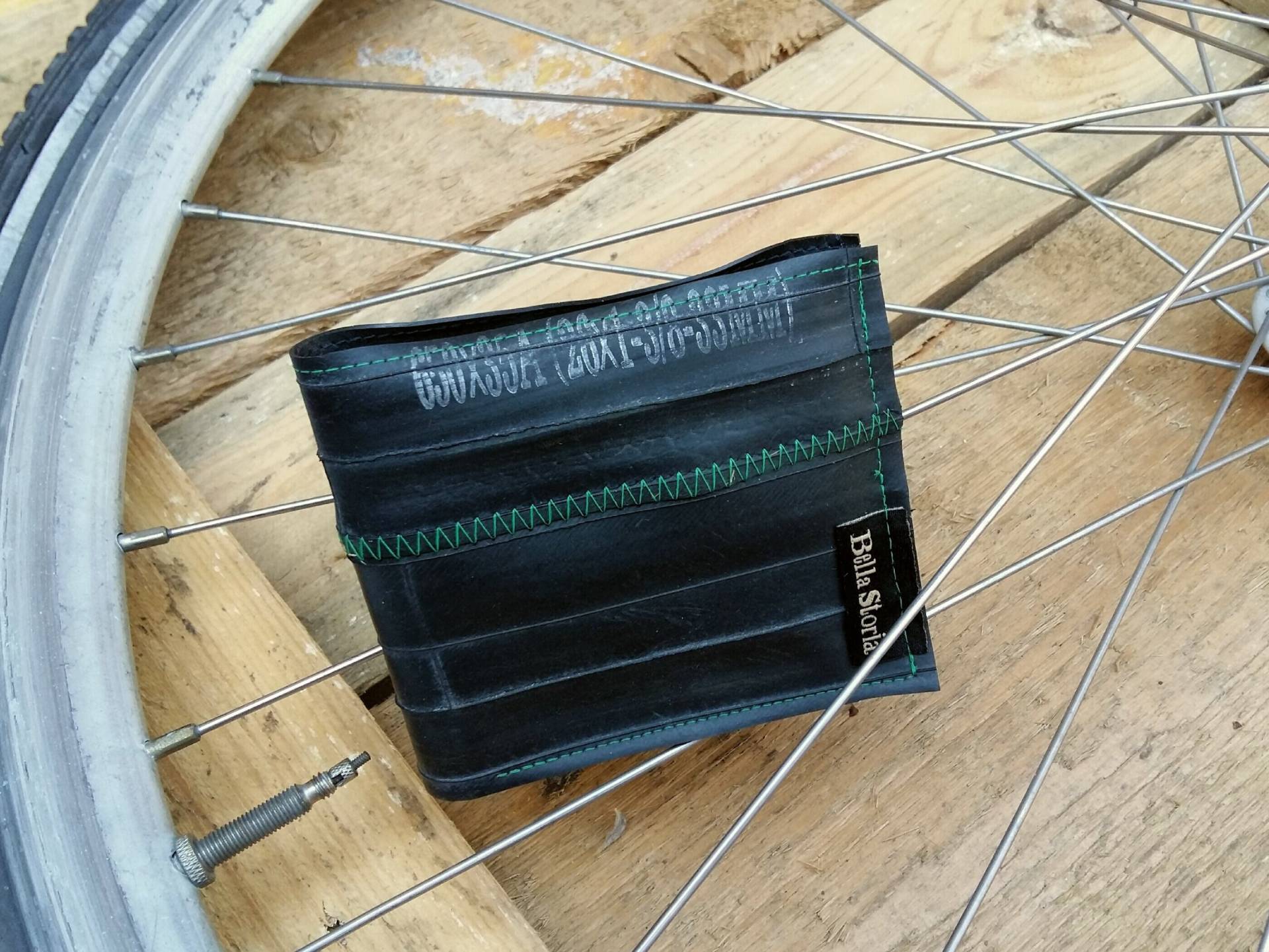 Vegane Zweifach-Geldbörse Aus Recycelten Fahrradschläuchen, Umweltfreundliche Zero-Waste-Geldbörse Vegane Zweifach-Geldbörse Aus Recycelten Fahrradschläuchen, Umweltfreundliche Zero-Waste-Geldbörse von BellaStoria777