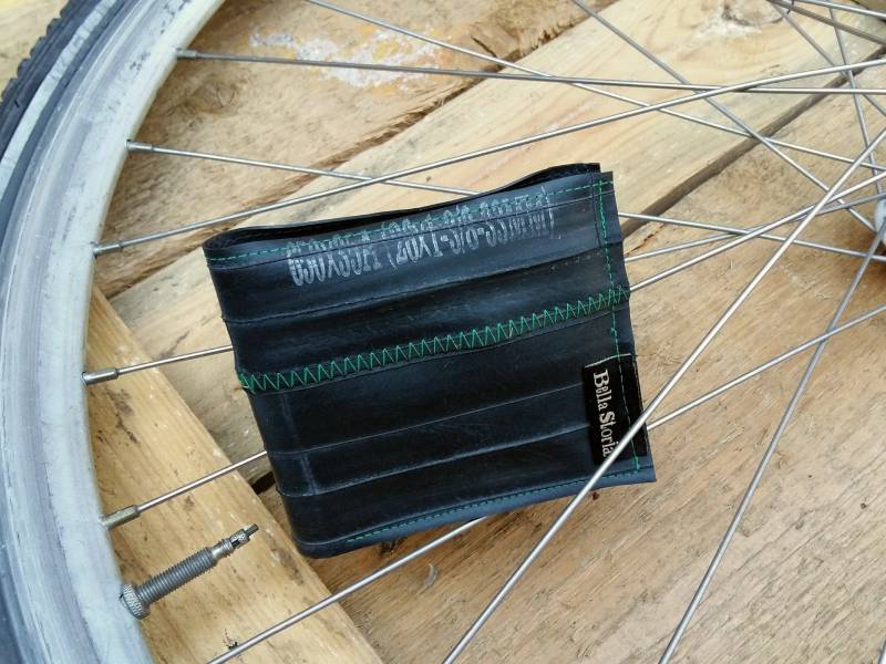 Vegane Zweifach-Geldbörse Aus Recycelten Fahrradschläuchen, Umweltfreundliche Zero-Waste-Geldbörse Vegane Zweifach-Geldbörse Aus Recycelten Fahrradschläuchen, Umweltfreundliche Zero-Waste-Geldbörse von BellaStoria777