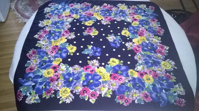 Vintage Schal Floral , Stil 1990 von BellaVenetta