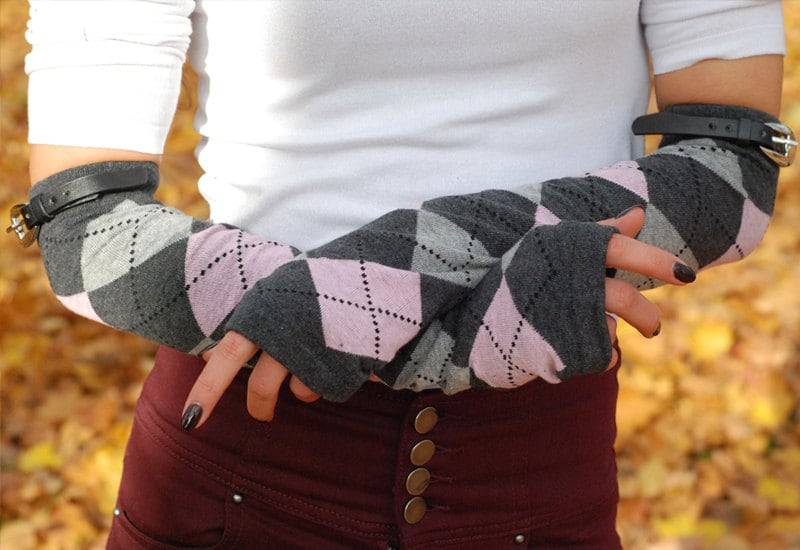 Fingerlose Handschuhe Argyle Pinke & Graue Armstulpen Mit Schnalle von Bellada