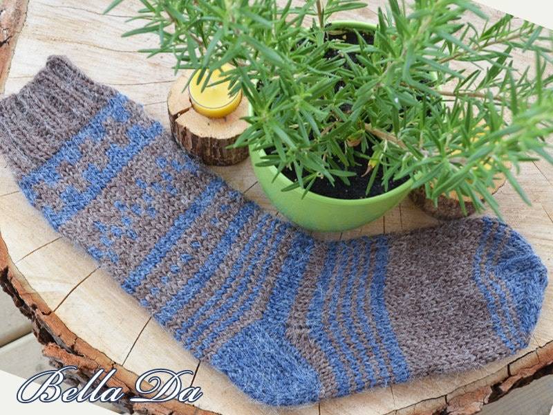 Handgestrickte Socken Braun & Blau Acryl Lange Socken, Größe 39-39 Handgestrickte Socken Braun & Blau Acryl Lange Socken, Größe 39-39 von Bellada