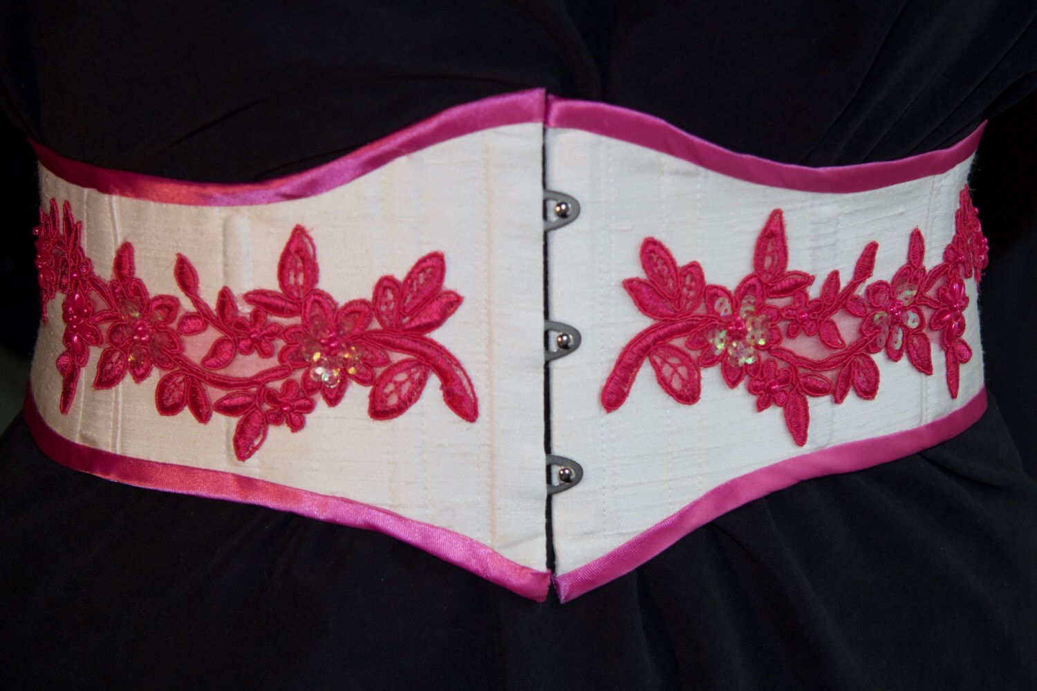 Elfenbein Seide Korsett Gürtel Mit Fuchsia Spitze von BelladonnaRoses
