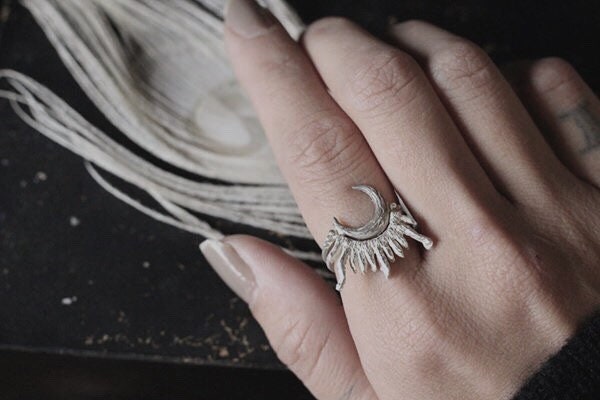 Selene Halbmond Und Sonne Stapelring Set, Mondkind, Mondgöttin, Pagan, Wicca, Mythologie, Hexerei, Antikes Griechisch, Doppelhorn, Alchemie Selene Halbmond Und Sonne Stapelring Set, Mondkind, Mondgöttin, Pagan, Wicca, Mythologie, Hexerei, Antikes Griechisch, Doppelhorn, Alchemie von BelladonnanoirJP
