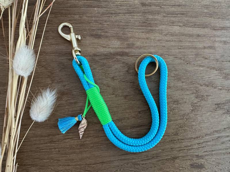 Sa-Mabl-Negr-2-2 | Schlüsselanhänger Aus Tau Mit Karabiner Und Schlüsselring in Blau - Neon Grün Anhänger Kurzes Schlüsselband von BellafakturShop