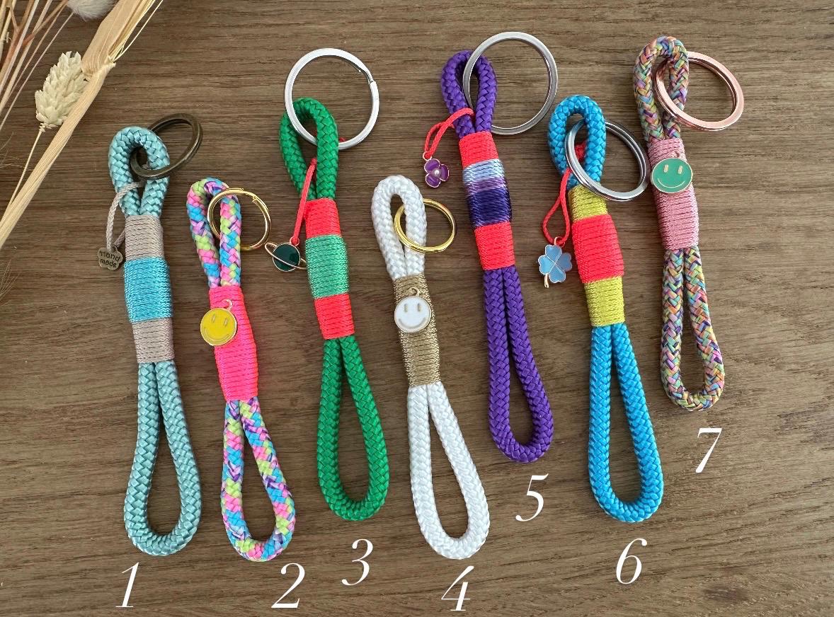Sa-Mini1 - | Schlüsselanhänger Mini Aus Tau in Bunt Mit Charm Anhänger Verschiedene Farben Sa-Mini1 - | Schlüsselanhänger Mini Aus Tau in Bunt Mit Charm Anhänger Verschiedene Farben von BellafakturShop