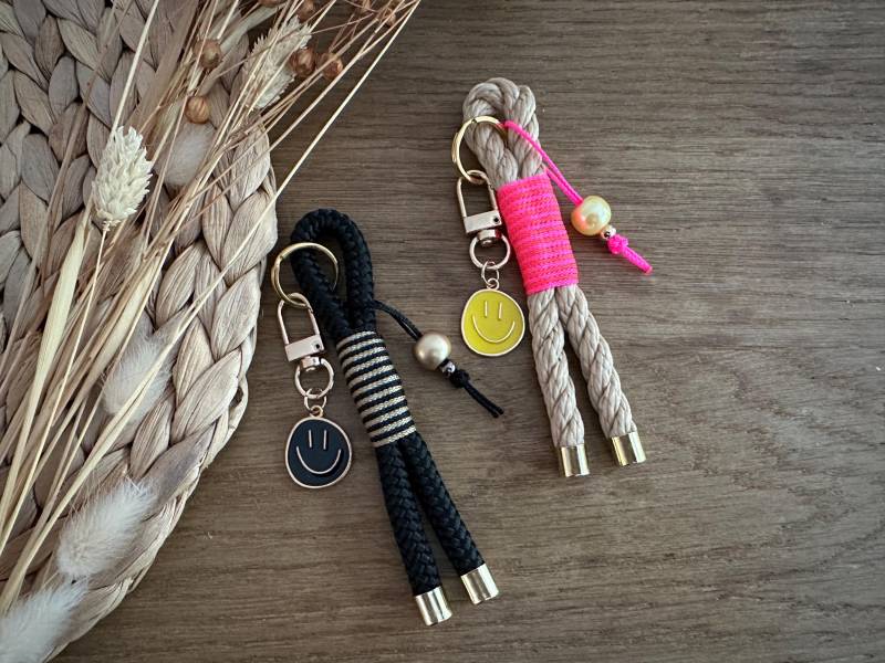 Sa8-Bs - | Bunte Schlüsselanhänger Aus Tau Mit Big Smiley Anhänger Und Perlen Taschenanhänger Bag Charm von BellafakturShop
