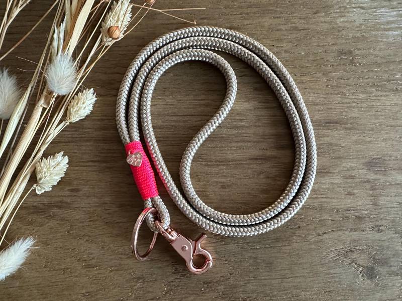 Sb-Beig-Flam-3 | Schlüsselband Aus Tau in Beige - Neon Rosé Lanyard Ausweisband Personalisiert Mit Name Möglich Sb-Beig-Flam-3 | Schlüsselband Aus Tau in Beige - Neon Rosé Lanyard Ausweisband Personalisiert Mit Name Möglich von BellafakturShop