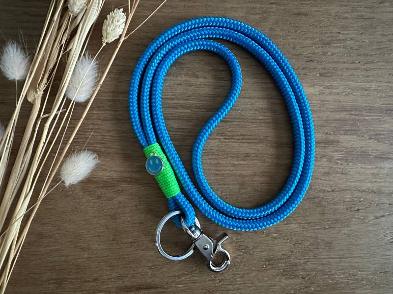Sb-Blau-Negr-1S | Schlüsselband Aus Tau in Blau - Neon Grün Silber Mit Smiley Anhänger Schlüsselanhänger Schlüsselring Und Karabiner von BellafakturShop
