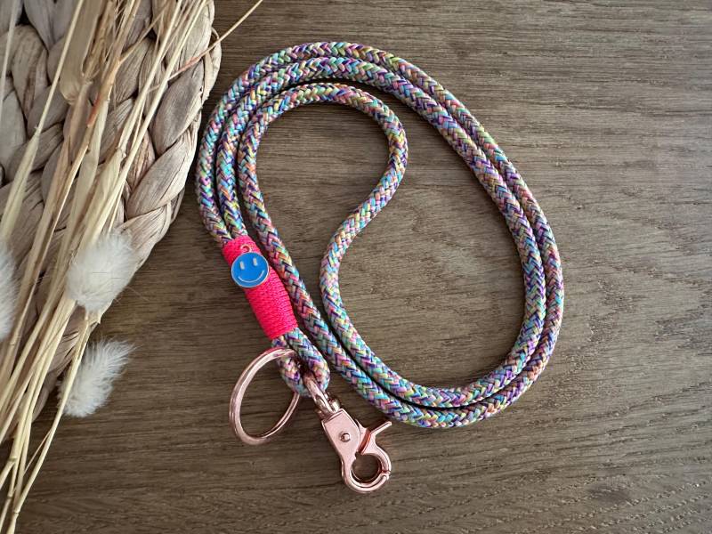 Sb-Flow-Flam-3S | Schlüsselband Aus Tau in Regenbogen Bunt - Neon Schlüsselanhänger Mit Karabiner Und Schlüsselring Smiley Anhänger von BellafakturShop