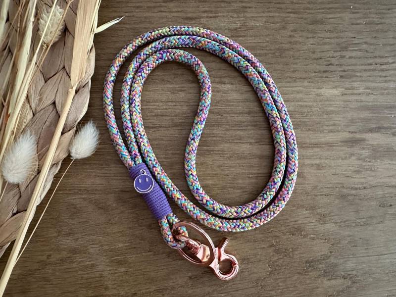 Sb-Flow-Lila-3S | Schlüsselband Aus Tau in Bunt - Lila Rosé Mit Anhänger Ausweisband Lanyard Personalisierbar Name Sb-Flow-Lila-3S | Schlüsselband Aus Tau in Bunt - Lila Rosé Mit Anhänger Ausweisband Lanyard Personalisierbar Name von BellafakturShop