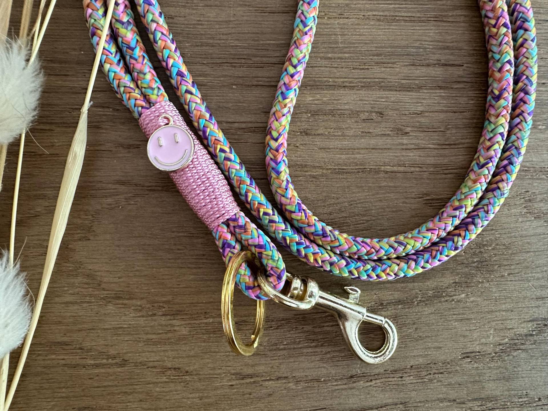 Sb-Flow-Paro-2S | Schlüsselband Aus Tau in Bunt - Rosa Gold Mit Smiley Anhänger Ausweisband Schlüsselanhänger Karabiner Und Ring von BellafakturShop