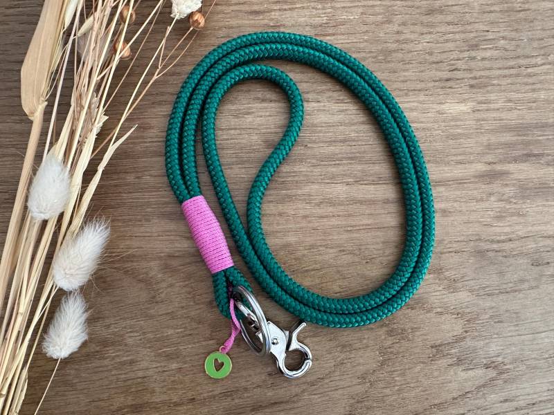 Sb-Hugr-Bugu-1E | Schlüsselband Aus Tau in Grün - Rosa Mit Anhänger Ausweisband Schlüsselanhänger Karabiner Und Schlüsselring von BellafakturShop