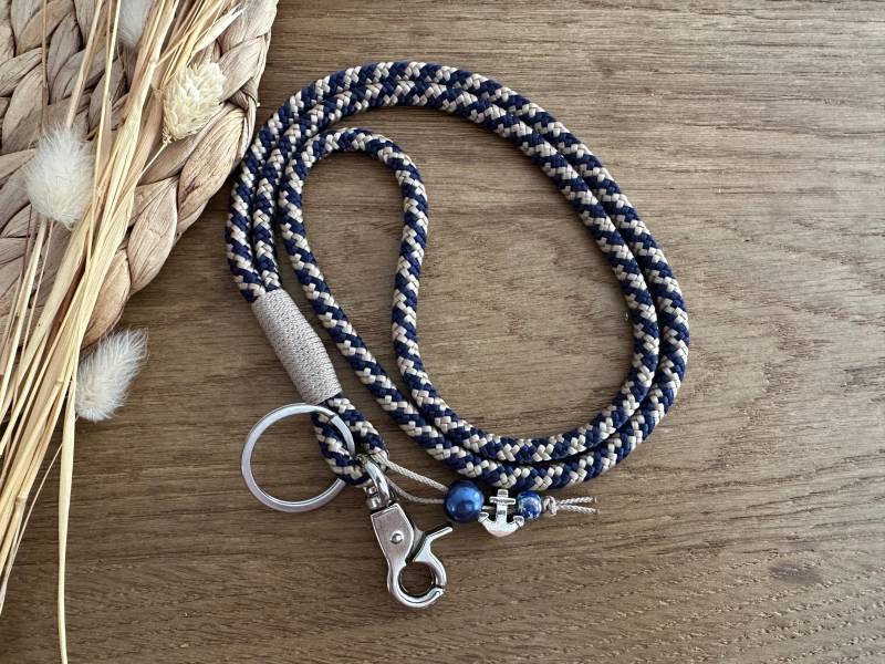 Sb-Maje-Beig-1-2 | Schlüsselband Aus Tau in Beige Dunkelblau - Silber Lanyard Schlüsselanhänger Mit Karabiner Anker Anhänger von BellafakturShop