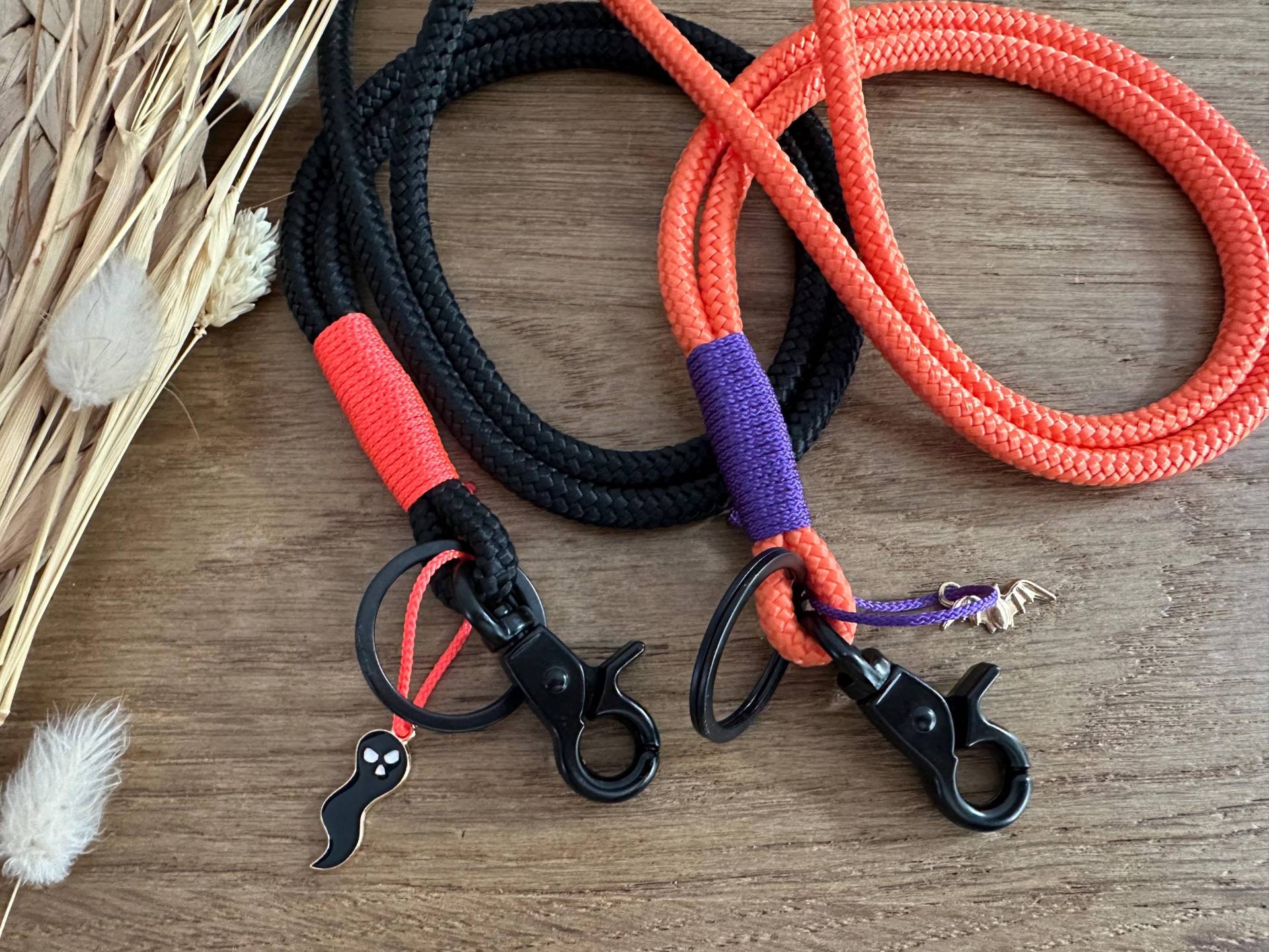 Sb-Schw-Neor-4 | Schlüsselband Aus Tau in Schwarz - Neon Orange Helloween Schlüsselanhänger Mit Karabiner Und Schlüsselring Lanyard Sb-Schw-Neor-4 | Schlüsselband Aus Tau in Schwarz - Neon Orange Helloween Schlüsselanhänger Mit Karabiner Und Schlüsselring Lanyard von BellafakturShop