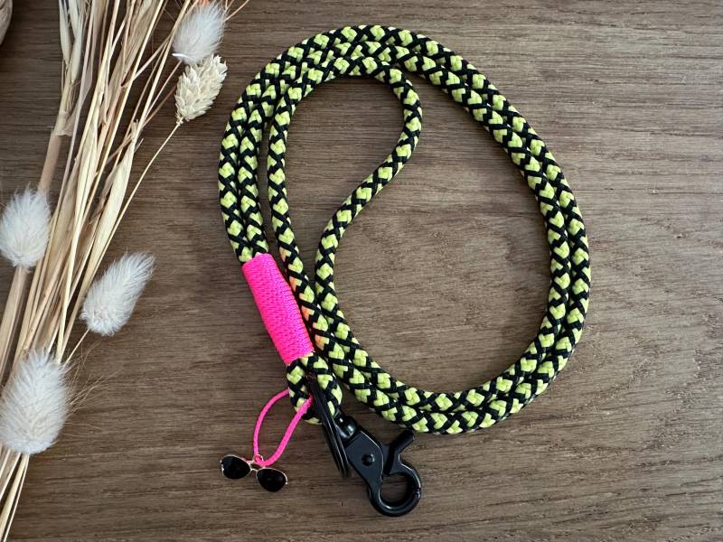 Sb-Sgdi-Pink-4E | Schlüsselband Aus Tau in Schwarz - Neon Gelb -Pink Schlüsselanhänger Mit Karabiner Und Schlüsselring Lanyard von BellafakturShop