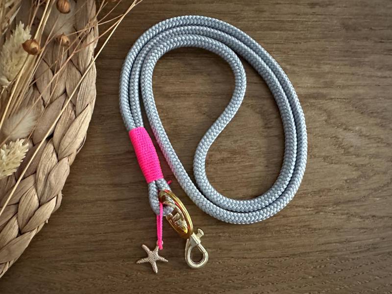 Sb-Sigr-Pink-2 | Schlüsselband Aus Tau in Grau/Hellgrau - Neon Pink Gold Schlüsselanhänger Mit Karabiner Und Schlüsselring von BellafakturShop