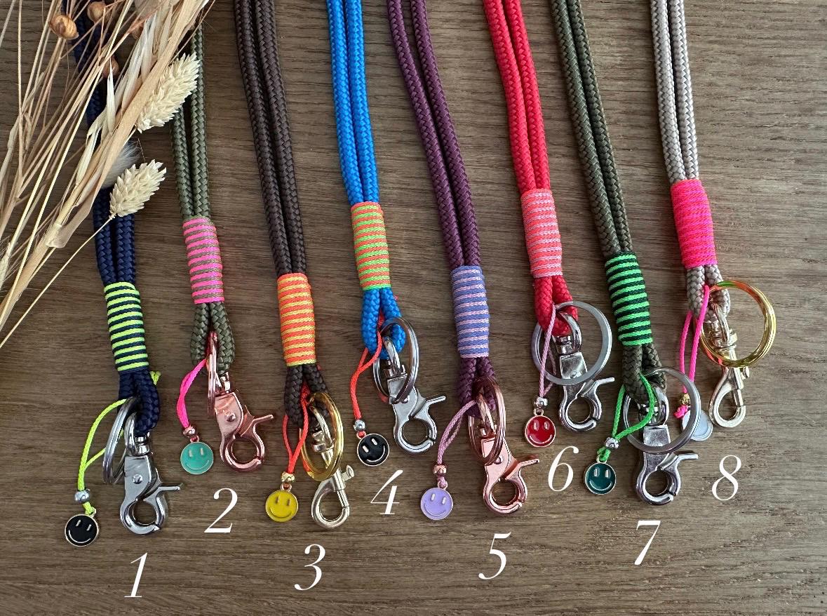 Sb-Stripes - | Schlüsselband Stripes Aus Tau Ausweisband Schlüsselanhänger Mit Karabiner Und Schlüsselring Neon Bunt Smiley Sb-Stripes - | Schlüsselband Stripes Aus Tau Ausweisband Schlüsselanhänger Mit Karabiner Und Schlüsselring Neon Bunt Smiley von BellafakturShop