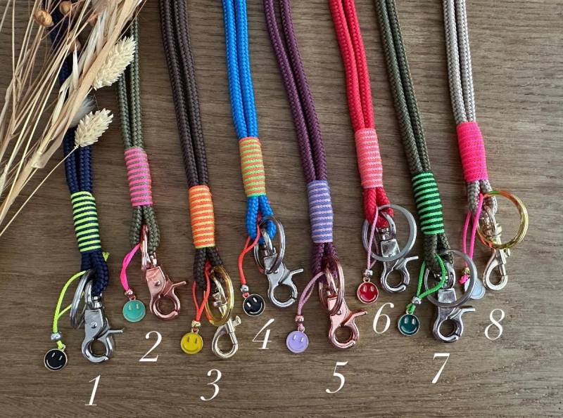 Sb-Stripes - | Schlüsselband Stripes Aus Tau Ausweisband Schlüsselanhänger Mit Karabiner Und Schlüsselring Neon Bunt Smiley Sb-Stripes - | Schlüsselband Stripes Aus Tau Ausweisband Schlüsselanhänger Mit Karabiner Und Schlüsselring Neon Bunt Smiley von BellafakturShop