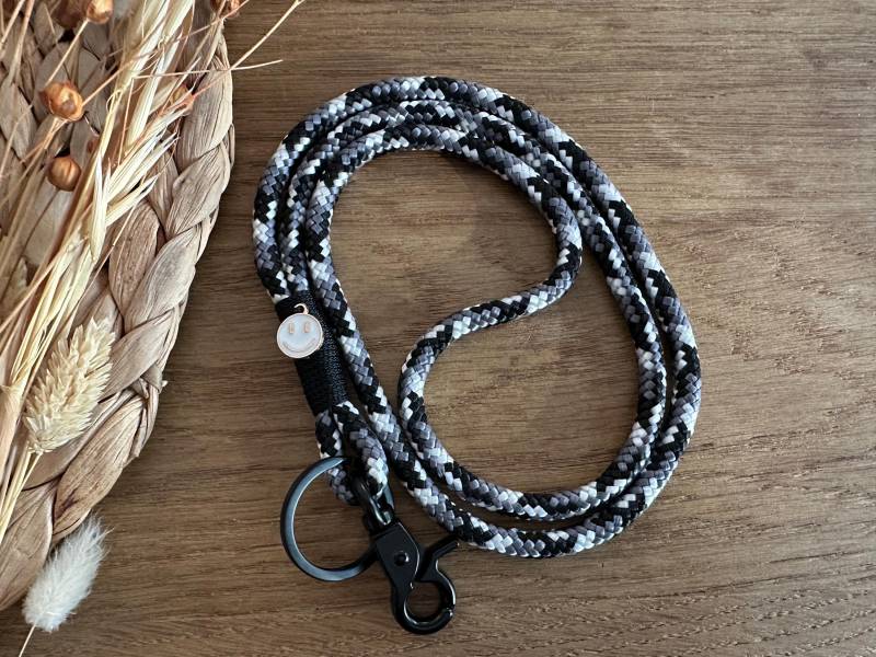 Sb-Urba-Schw-4S | Schlüsselband Smiley Aus Tau in S/W Schwarz - Weiß Lanyard Personalisierbar Mit Name Schlüsselanhänger von BellafakturShop