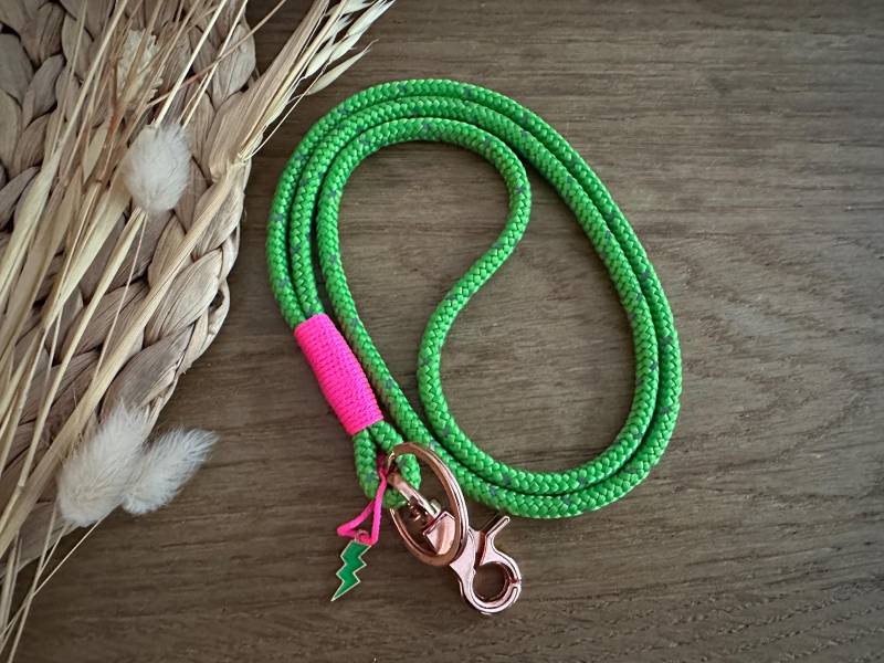 Sbr-Negr-Pink-3 | Reflektierendes Schlüsselband Aus Tau in Neon Grün/Pink Rosé Schlüsselanhänger Mit Karabiner Und Schlüsselring von BellafakturShop