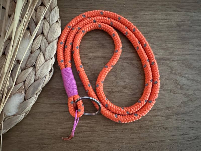 Sbr8-Neor-Bugu-1 | Reflektierendes Maxi Schlüsselband Aus Tau in Neon Orange - Rosa Reflektierender Schlüsselanhänger Lanyard Keychain von BellafakturShop