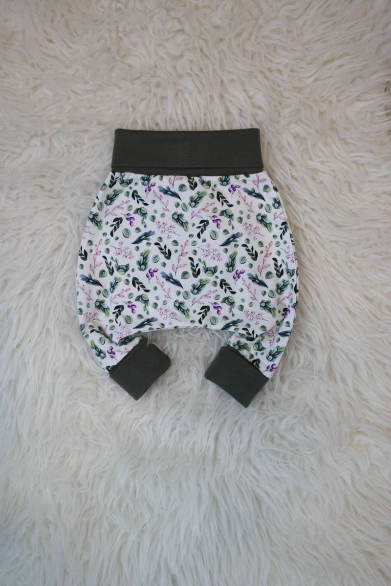 Haremshose Gr.56 Pumphose Baby Babyhose Neugeborenenhose Erstlingshose Schlupfhose Mitwachshose Mädchenhose Eukalyptus Blüten Zweige Girls von BellaloukleinesLeben