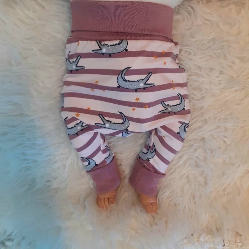 Haremshose Wunschgrösse 56-92 Pumphose Baby Babyhose Kinderhose Jerseyhose Schlupfhose Mädchenhose Tiere Krokodil Sterne Sternchen Mädchen Haremshose Wunschgrösse 56-92 Pumphose Baby Babyhose Kinderhose Jerseyhose Schlupfhose Mädchenhose Tiere Krokodil Sterne Sternchen Mädchen von BellaloukleinesLeben