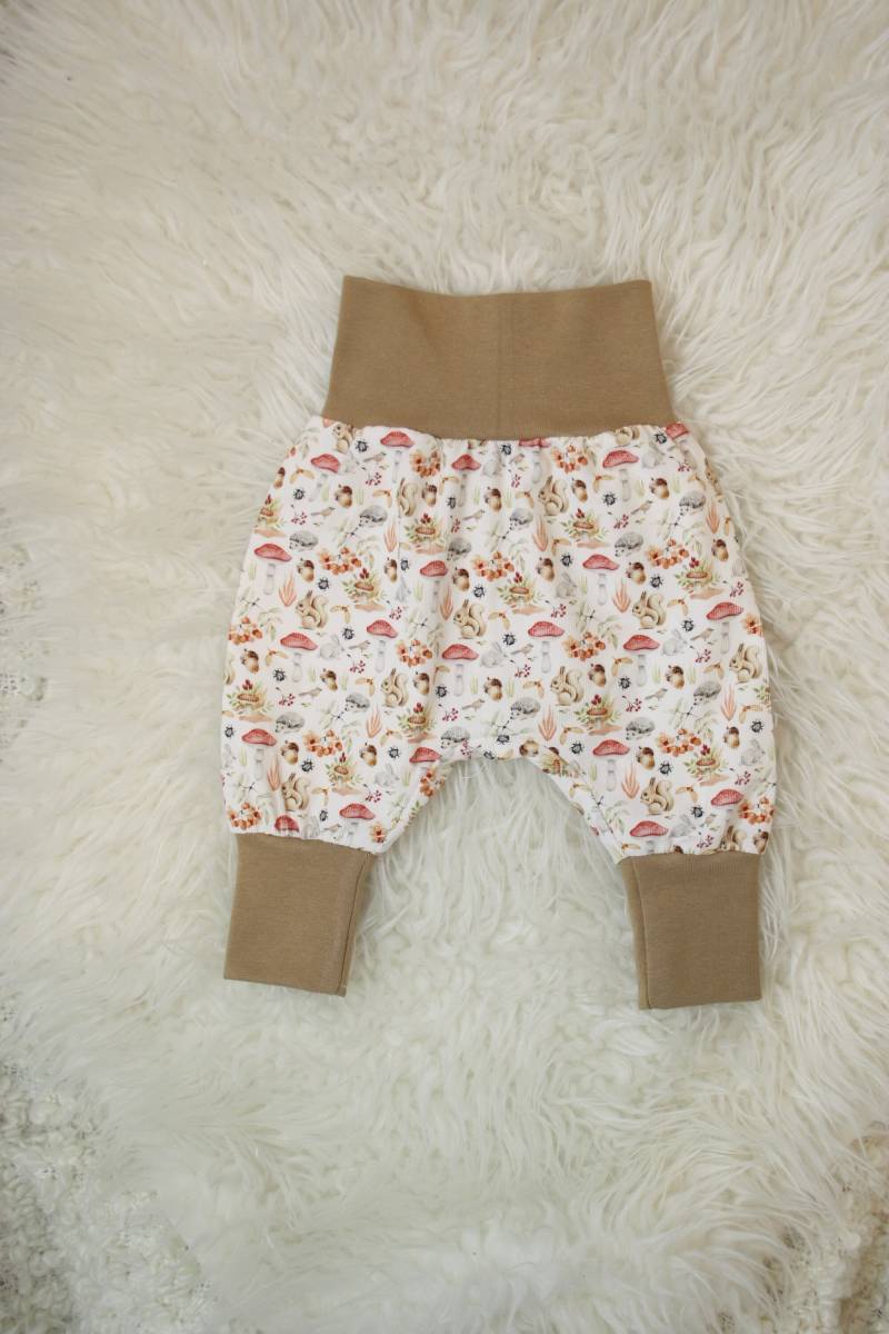 Pumphose Baby Gr.62/68 Babycord Cordhose Feincord Babyhose Kinderhose Mitwachshose Schlupfhose Waldtiere Eichhörnchen Hase Igel Geschenk von BellaloukleinesLeben