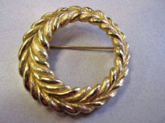 Atemberaubende Boucher Signiert & Nummeriert Brosche Vintage Classic Circle Atemberaubende Boucher Signiert & Nummeriert Brosche Vintage Classic Circle von BellarosaUS