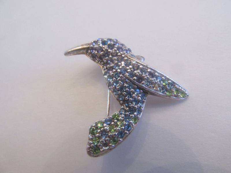 Atemberaubende Monet Signiert Vintage Aurora Borealis Strass Kolibri Brosche Atemberaubende Monet Signiert Vintage Aurora Borealis Strass Kolibri Brosche von BellarosaUS