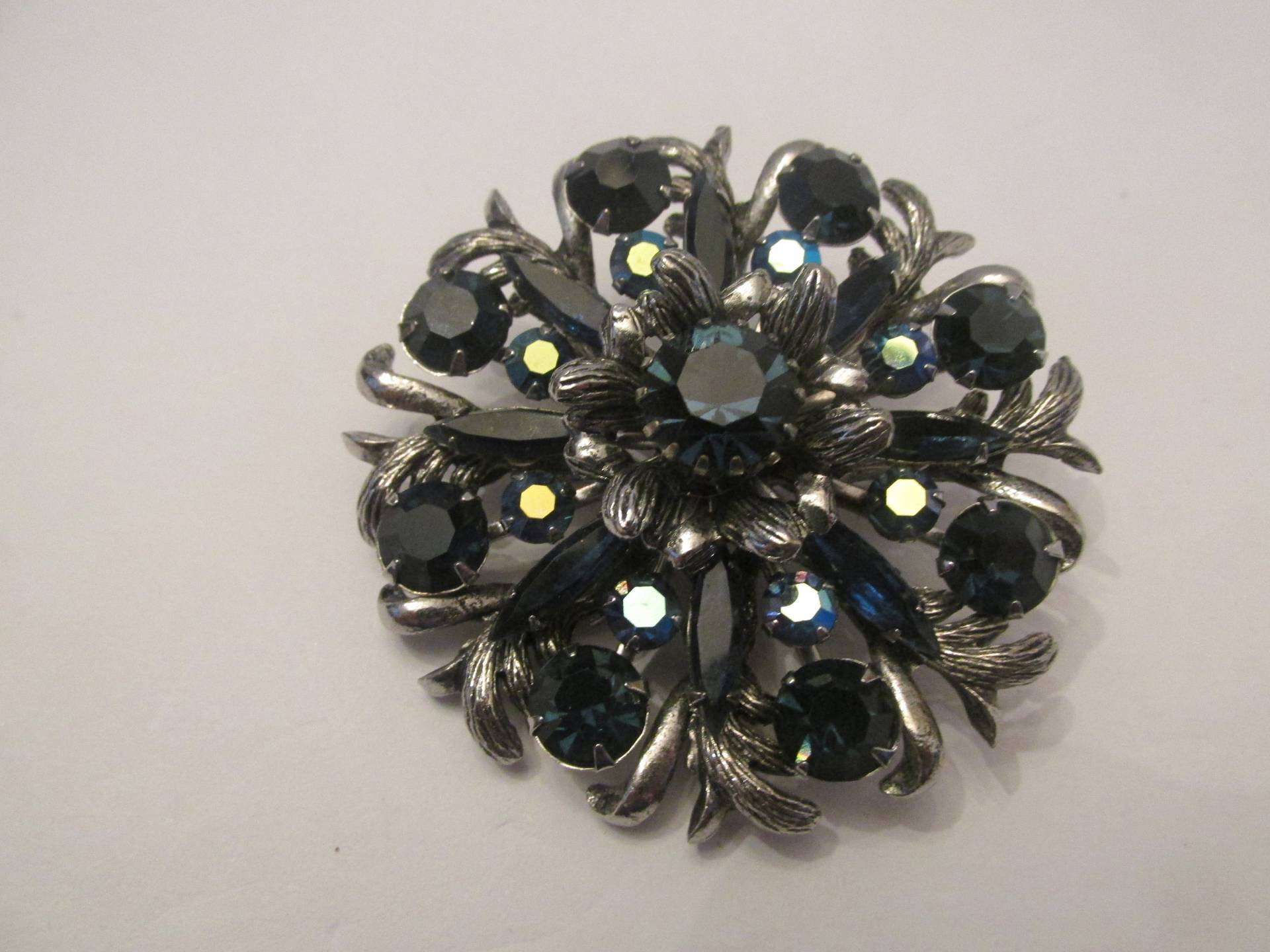 Atemberaubende Selini Signiert Vintage Brosche Mit Saphir Blau Ab Stift Strass Atemberaubende Selini Signiert Vintage Brosche Mit Saphir Blau Ab Stift Strass von BellarosaUS