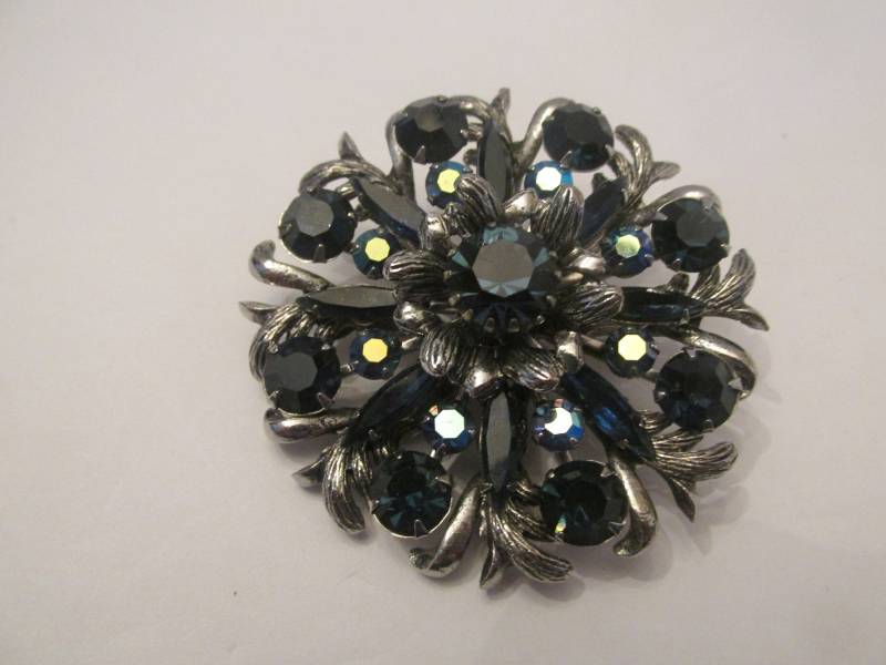 Atemberaubende Selini Signiert Vintage Brosche Mit Saphir Blau Ab Stift Strass Atemberaubende Selini Signiert Vintage Brosche Mit Saphir Blau Ab Stift Strass von BellarosaUS