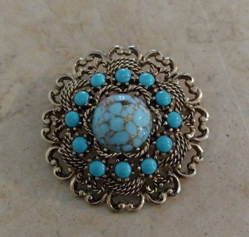 Wunderschöne Emmons Unterzeichnet Goldton Mit Blauen Steinen Brosche Wunderschöne Emmons Unterzeichnet Goldton Mit Blauen Steinen Brosche von BellarosaUS
