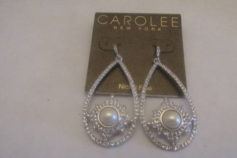 Wunderschöne Vintage Carolee Signierte Lange Glitzer Strass Und Kunstperlen Pierced Ohrringe von BellarosaUS