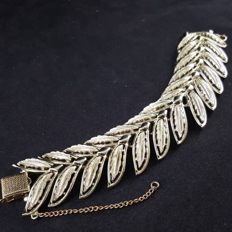 Wunderschöne Vintage Coro Pegasus Grob Strukturierte Blatt 7" Armband Wunderschöne Vintage Coro Pegasus Grob Strukturierte Blatt 7" Armband von BellarosaUS
