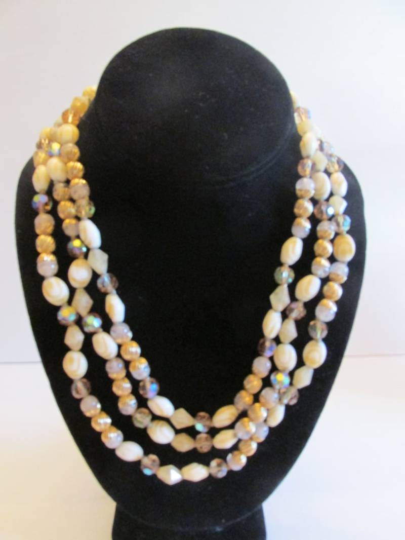 Wunderschöne Vintage Unterzeichnete Vendome 17" Dreifach Strang Wirbel Bead & Ab Kristall Perle Halskette Wunderschöne Vintage Unterzeichnete Vendome 17" Dreifach Strang Wirbel Bead & Ab Kristall Perle Halskette von BellarosaUS