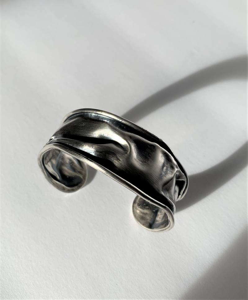 Ozean-Wellen-Manschettenarmband Ozean-Wellen-Manschettenarmband von BellasSterlingSilver