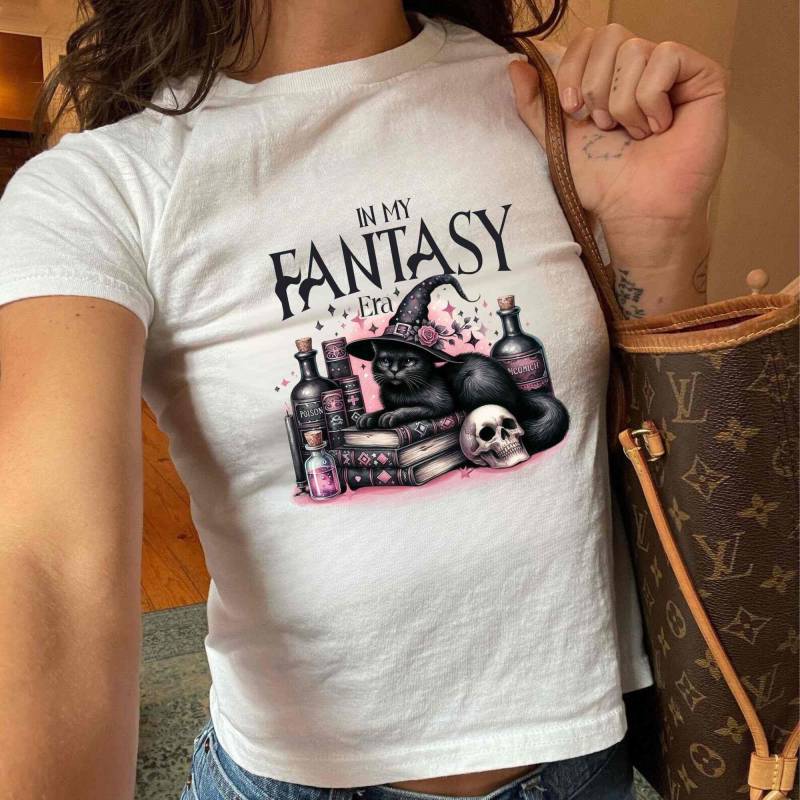 Fantasy Era Shirt - Adorable Cat Design For Halloween Girly & Bookish Lover Shirt, Bookish Era, Gift Idea von BellasStudio82