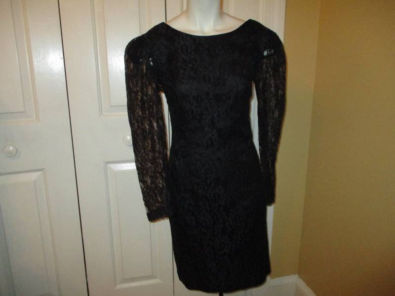 Expo Nite Langarm Spitzenkleid Mit Tiefem Rücken von BellasTreasureTrove