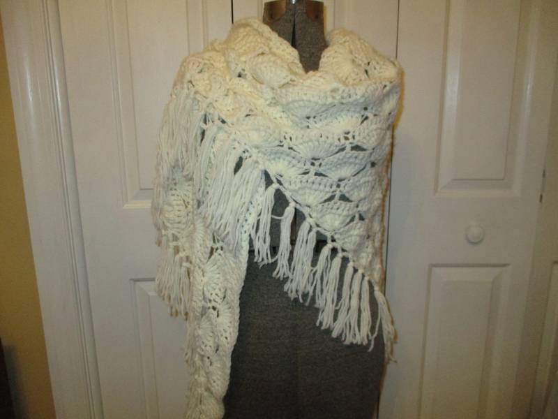 Gehäkelte Fransenschal von BellasTreasureTrove
