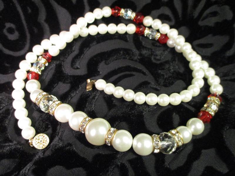 Halskette Mit Facettierter Unechter Perle Und Perlen von BellasTreasureTrove