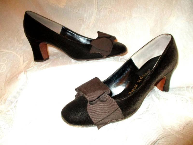 Joseph Magnin Daisy Pumps Aus Samt von BellasTreasureTrove