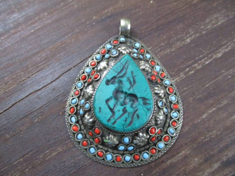 Riesiger Silber Tropfen Anhänger Mit Glassteinen von BellasTreasureTrove