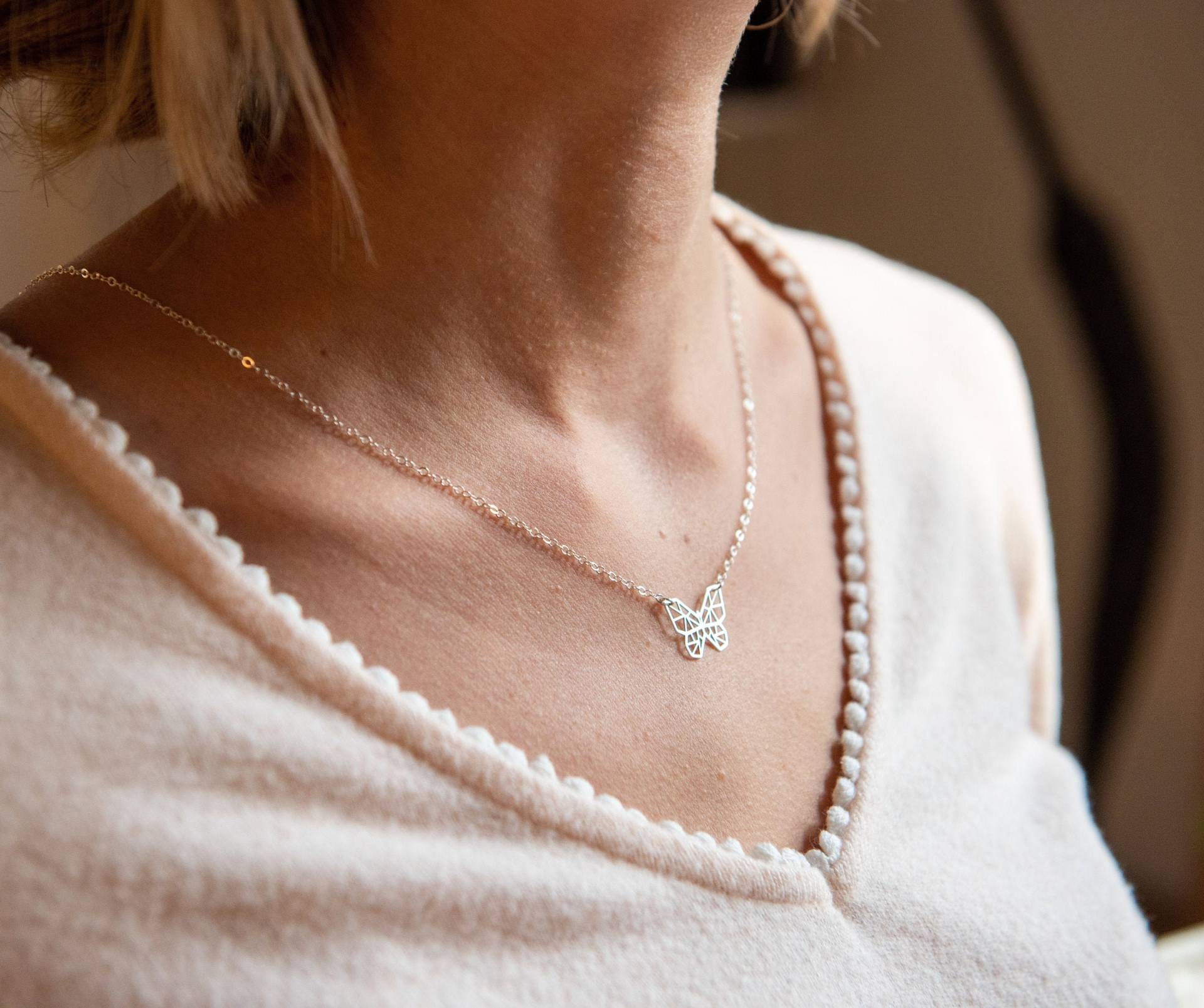 Origami-Schmetterlingskette Aus 925Er Sterlingsilber Feine Und Zarte Halskette Insekten - Tieranhänger Süßer Einzigartiger Trendiger Schmuck Origami-Schmetterlingskette Aus 925Er Sterlingsilber Feine Und Zarte Halskette Insekten - Tieranhänger Süßer Einzigartiger Trendiger Schmuck von BelleAurorebijoux