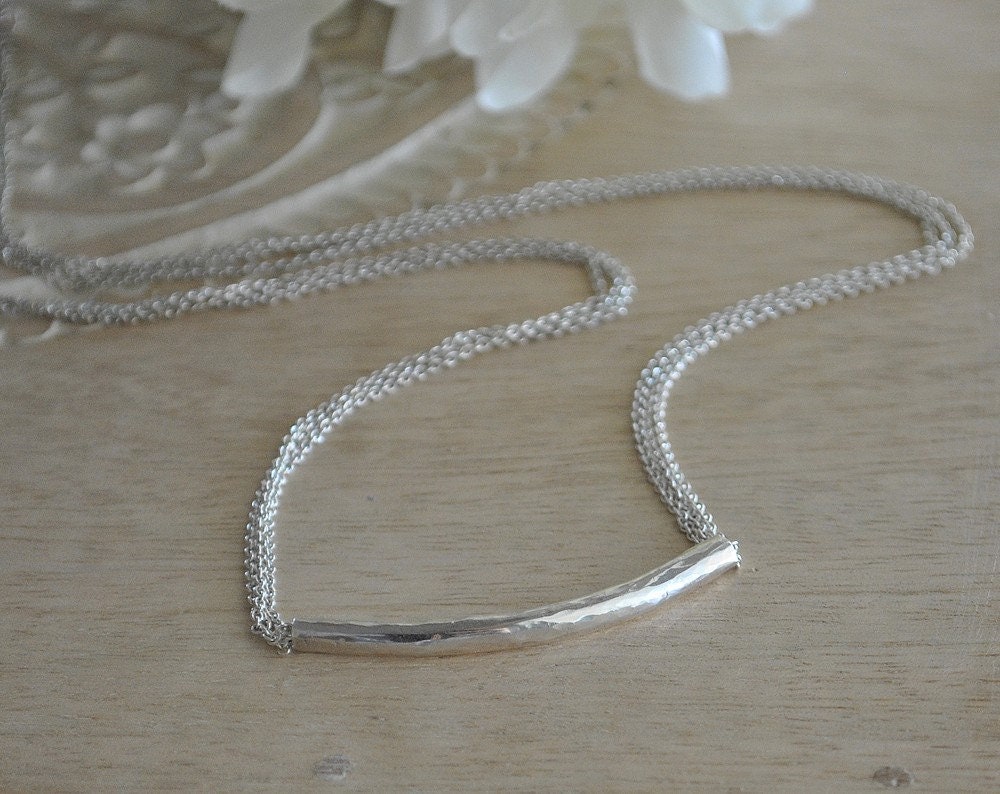 Gehämmerte Sterling Silber Geschwungene Schlauchkette - Moderne Bar Kette Gehämmerte Sterling Silber Geschwungene Schlauchkette - Moderne Bar Kette von BelleBohemeJewellery