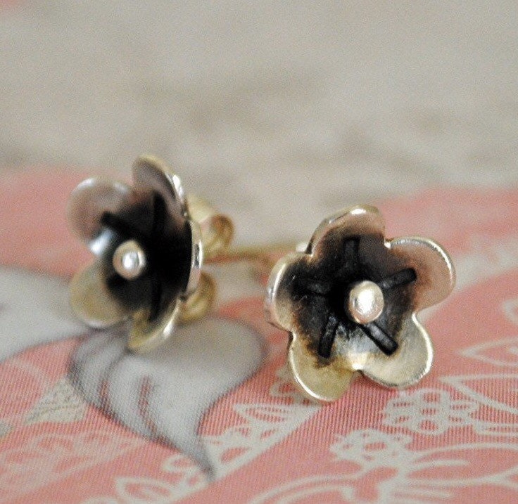 Handgemachte Oxidierte Sterling Silber Daisy Ohrstecker Boho Blumen Schmuck von BelleBohemeJewellery