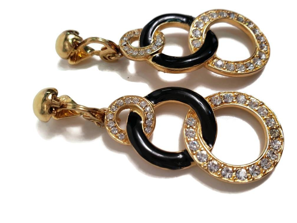 Vintage 90Er Jahre Signierte Goldfarbene Schwarze Emaille Strass-Clip-On-Monet-Ohrringe Vintage 90Er Jahre Signierte Goldfarbene Schwarze Emaille Strass-Clip-On-Monet-Ohrringe von BelleHeleneDetroit